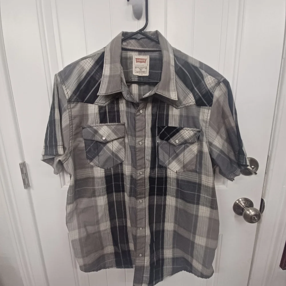 LEVIS PEARL SNAP‎ BUTTON SHIRT